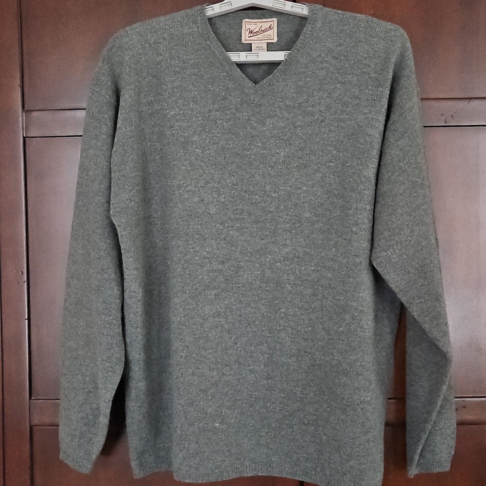 Woolrich 100% Lambswool Gray V-Neck Sweater, Size XL